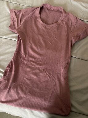 lululemon athletica Short-Sleeve Seamless Tee in Dusty Rose